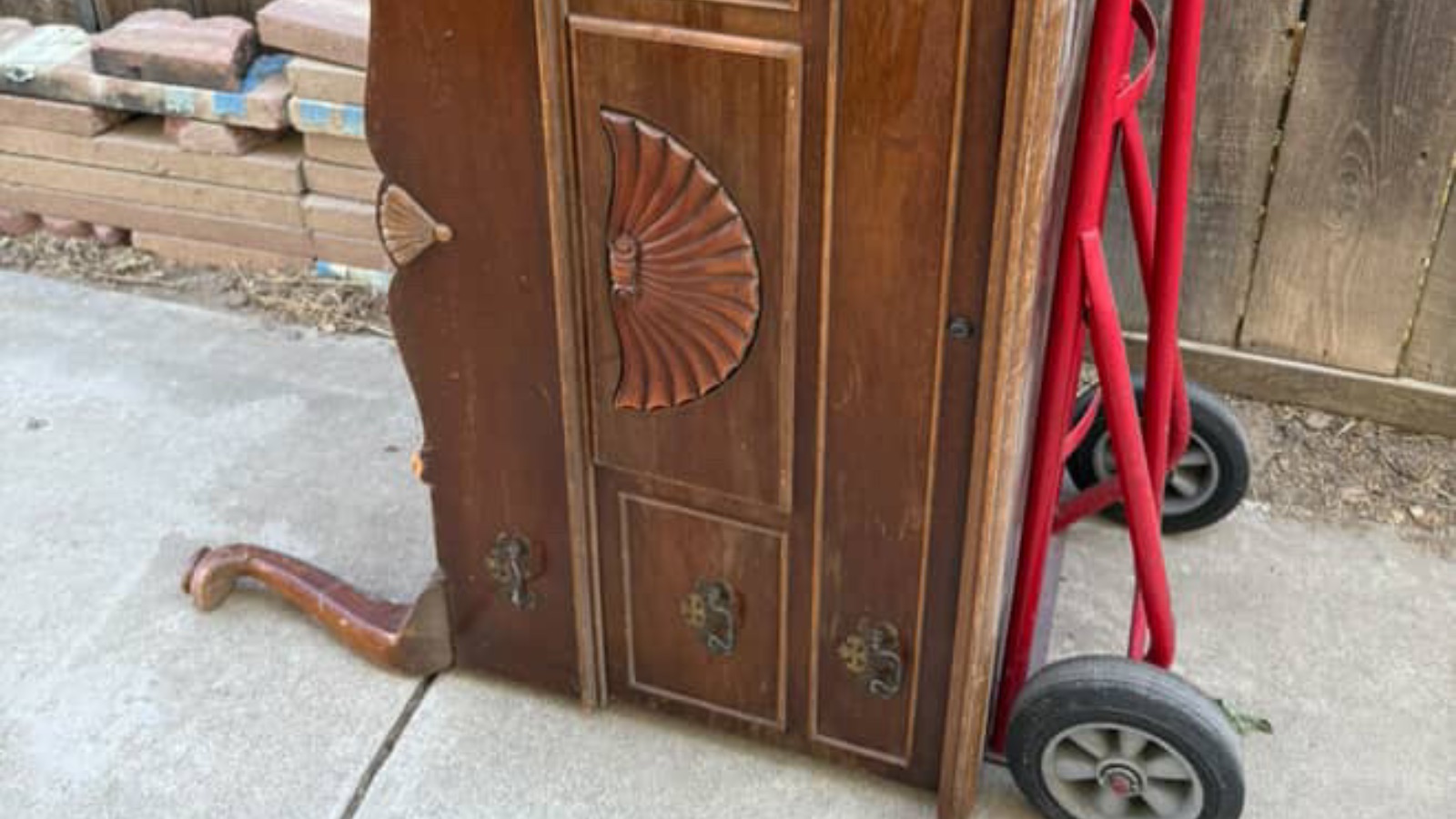 Furniture removal in Newman, California