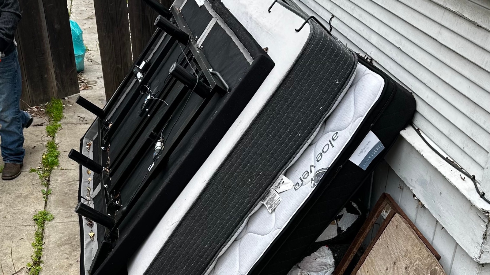Mattress removal in Newman, California
