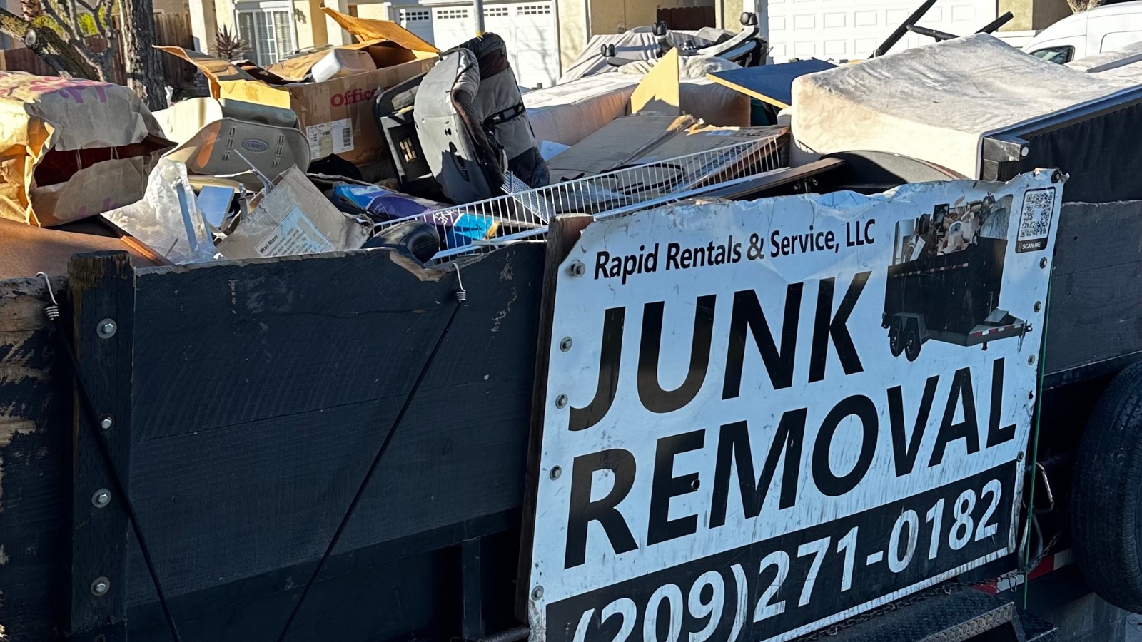 Residential garbage collection in Newman, California