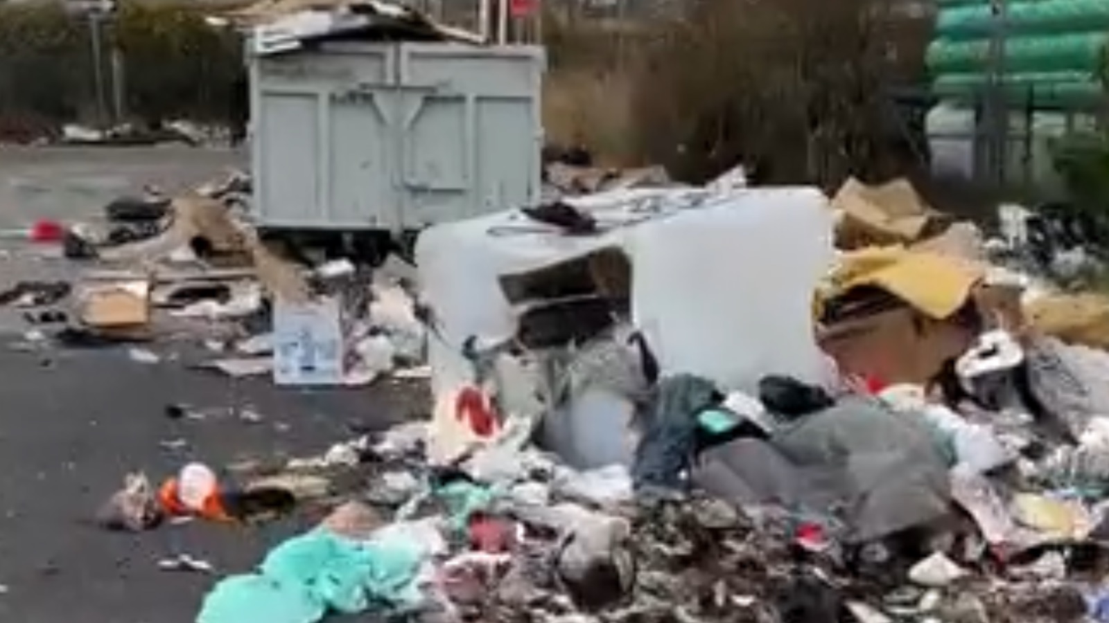 Residential garbage collection in Newman, California