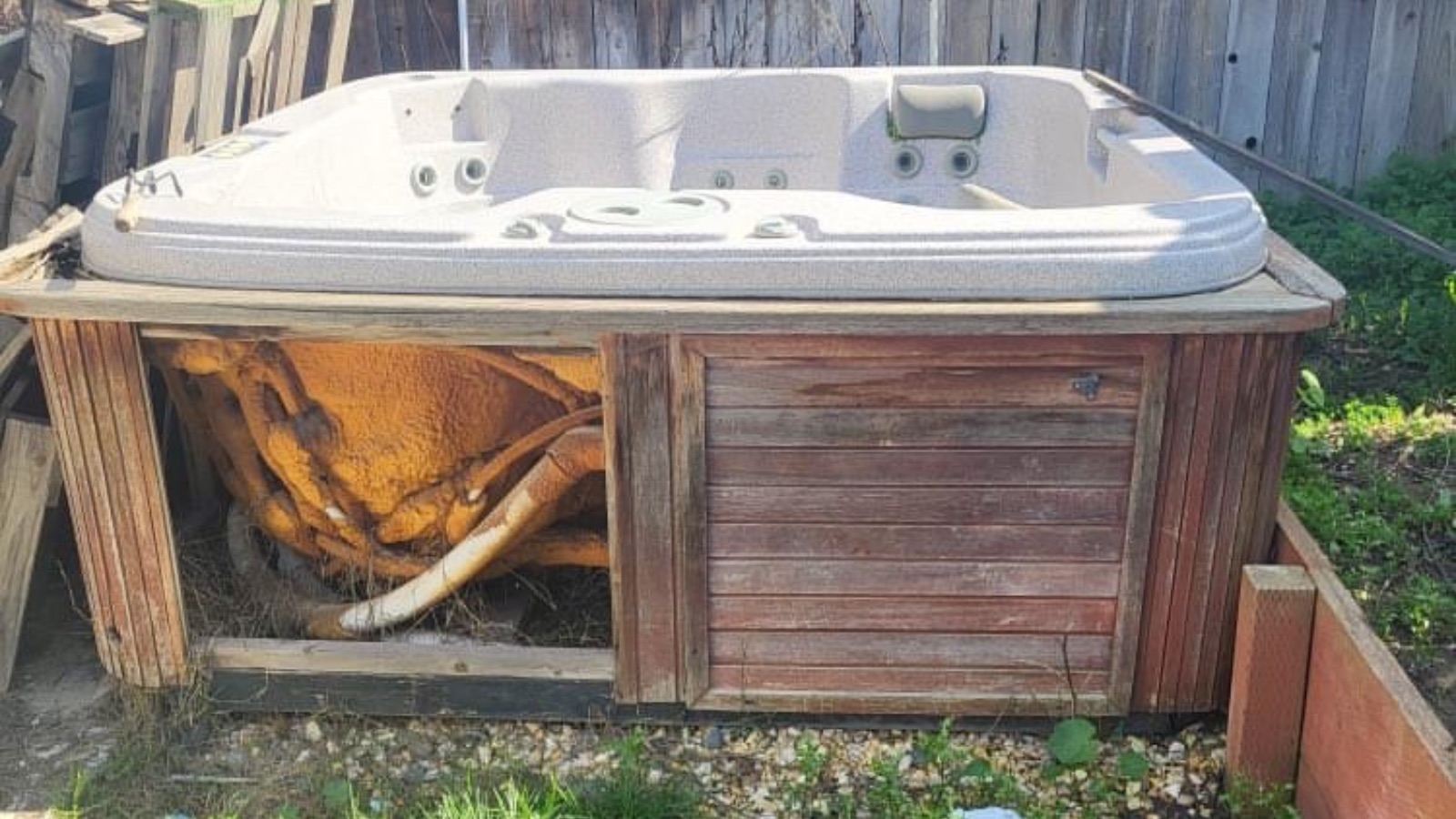 Hot tub & spa removal in Newman, California
