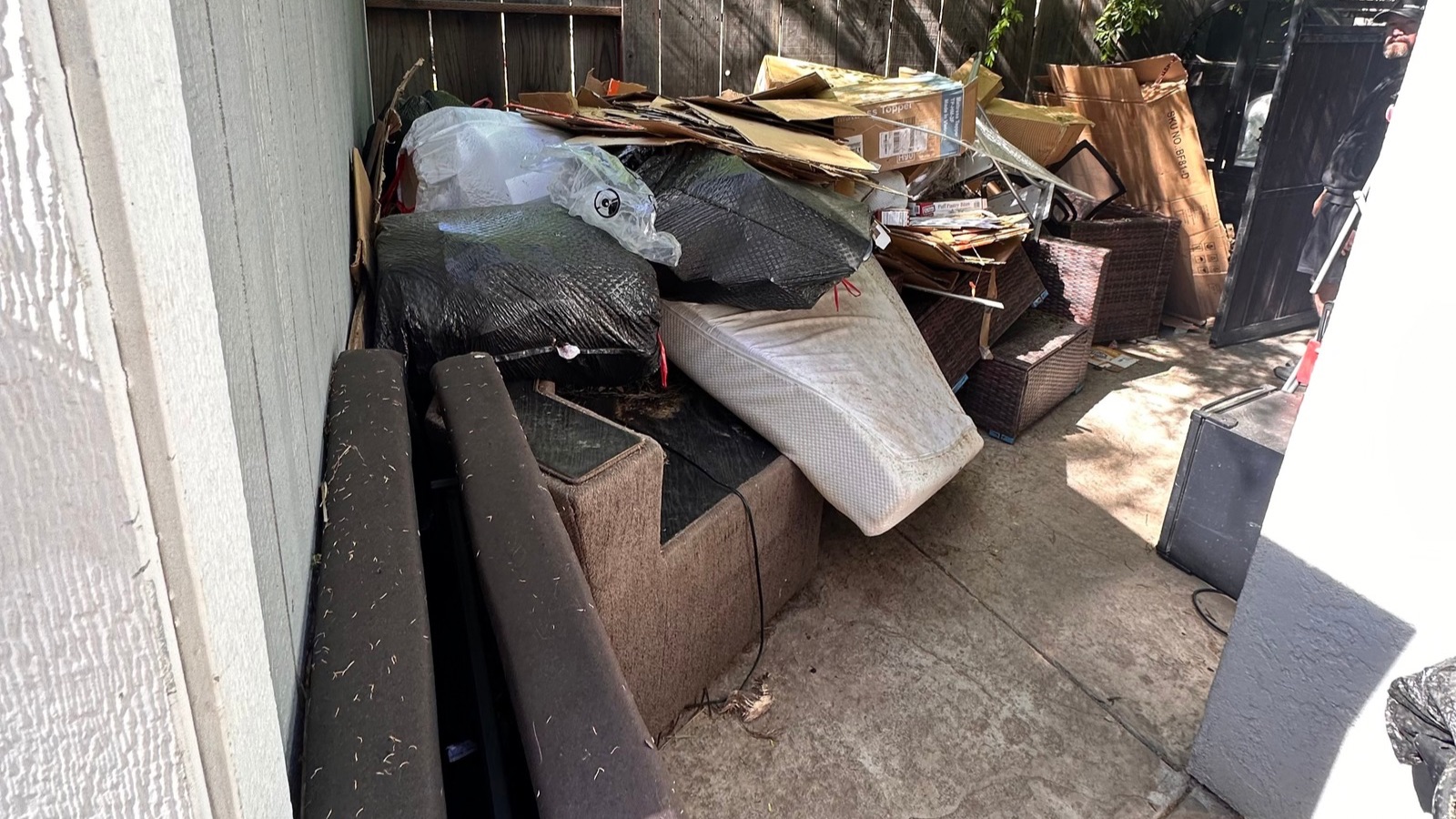 Hoarder cleanouts in Patterson California