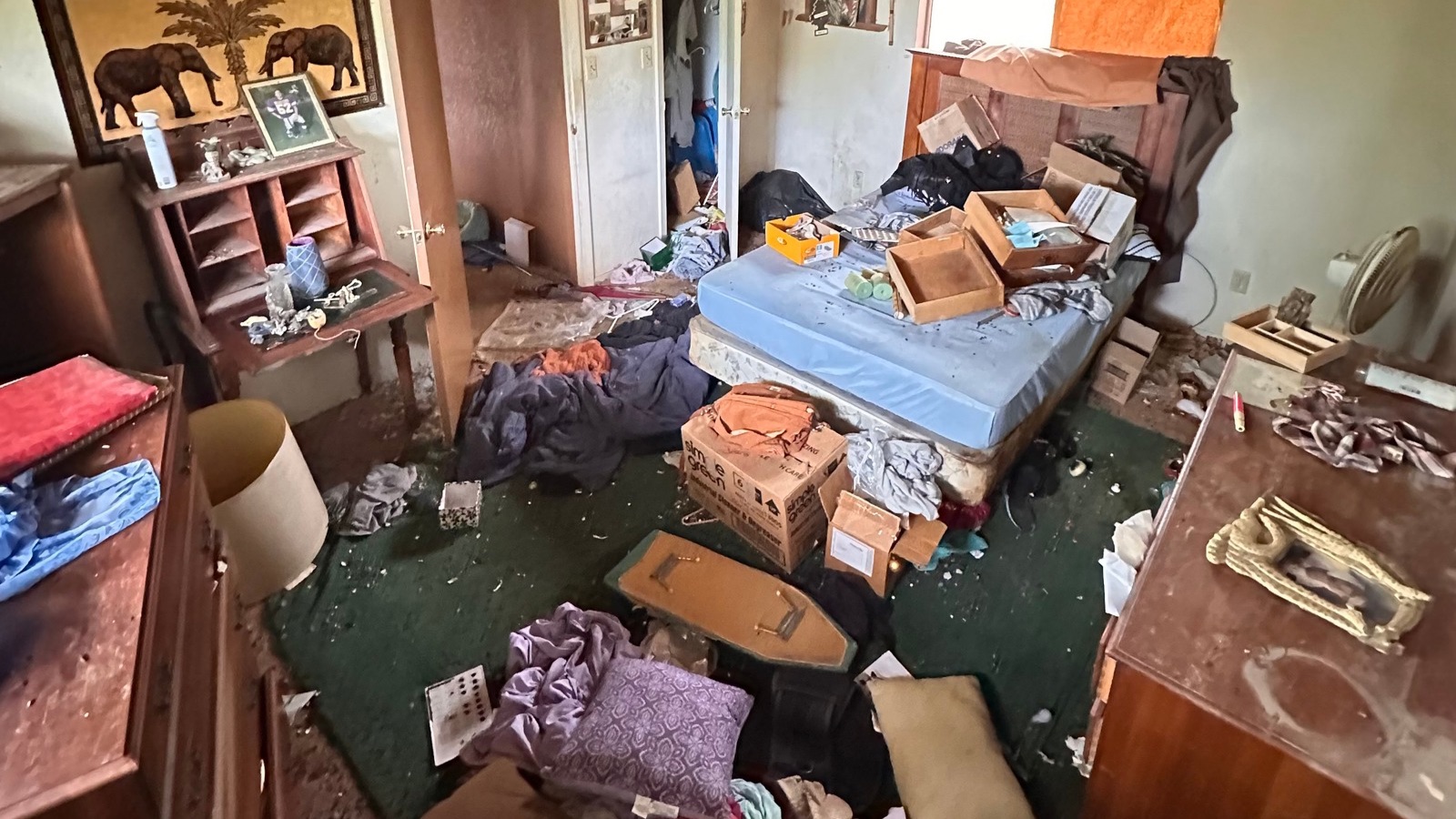 Hoarder Cleanouts In Los Banos, California for packed homes