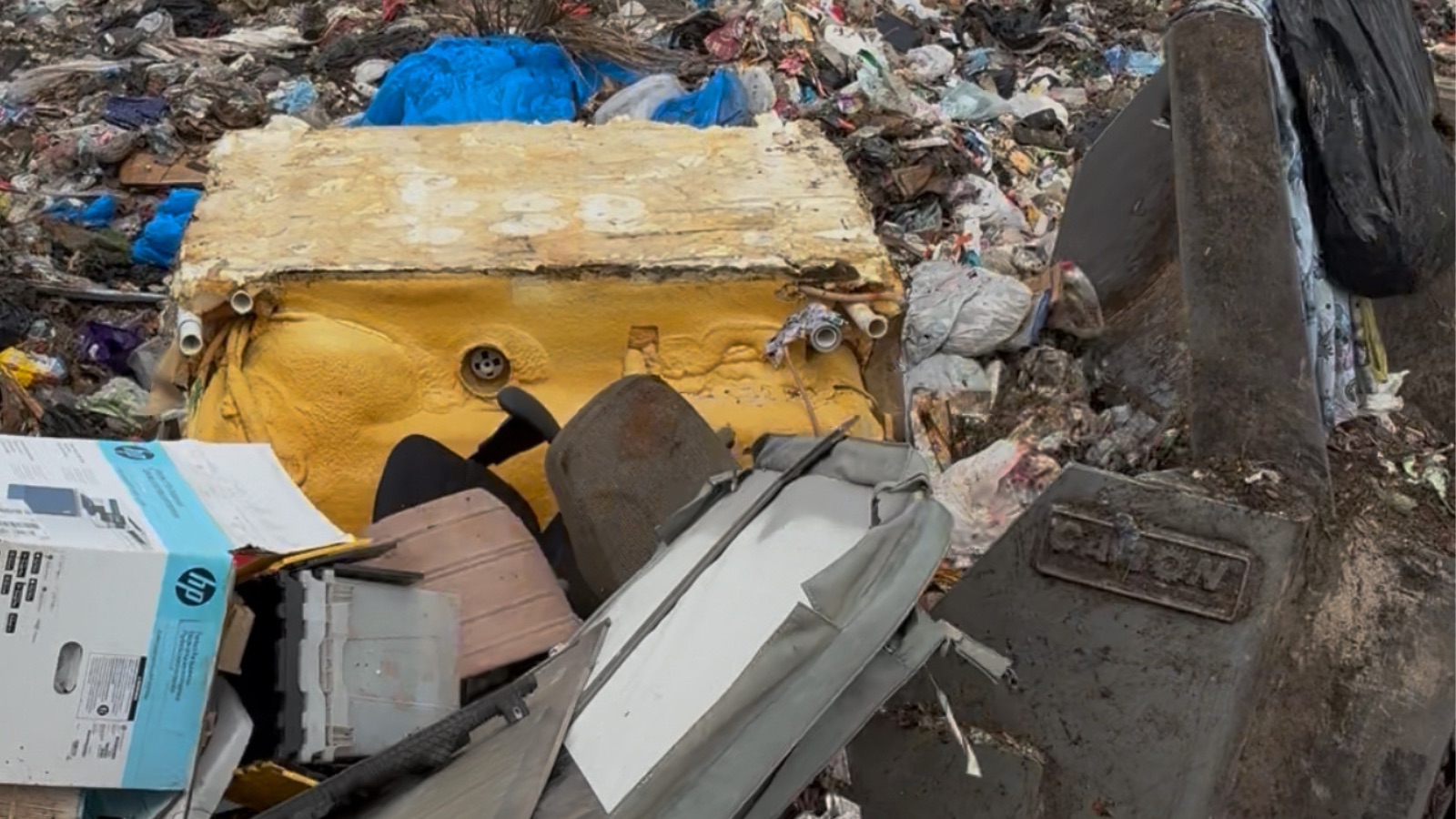 Hot tub & spa removal in Los Banos, California proper disposal at landfill sites.