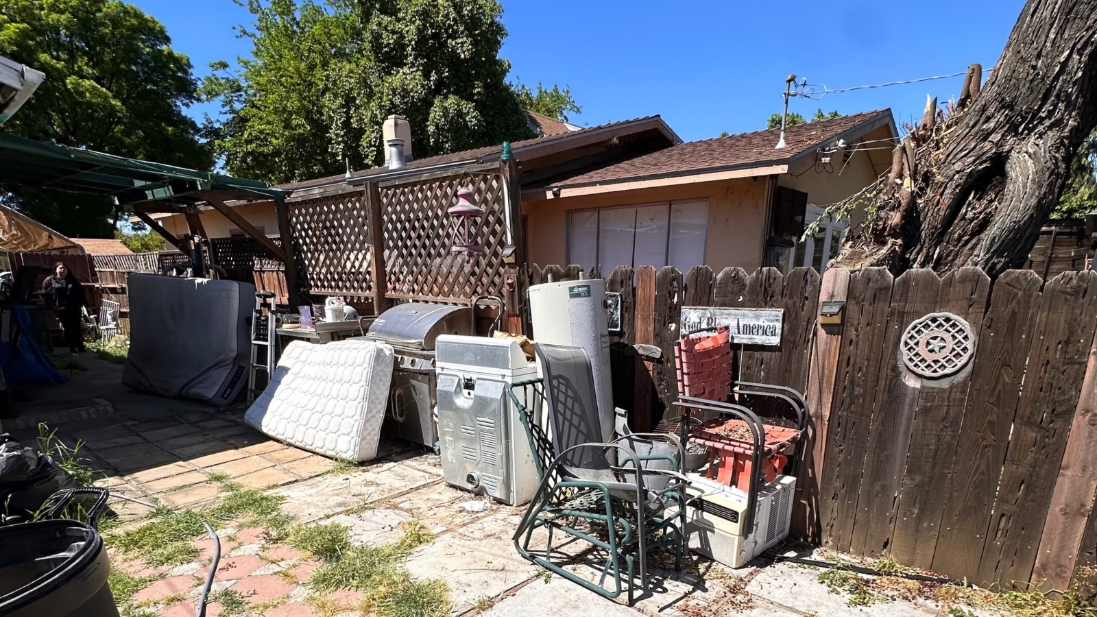 Property cleanouts in Los Banos California clearing estate home fast