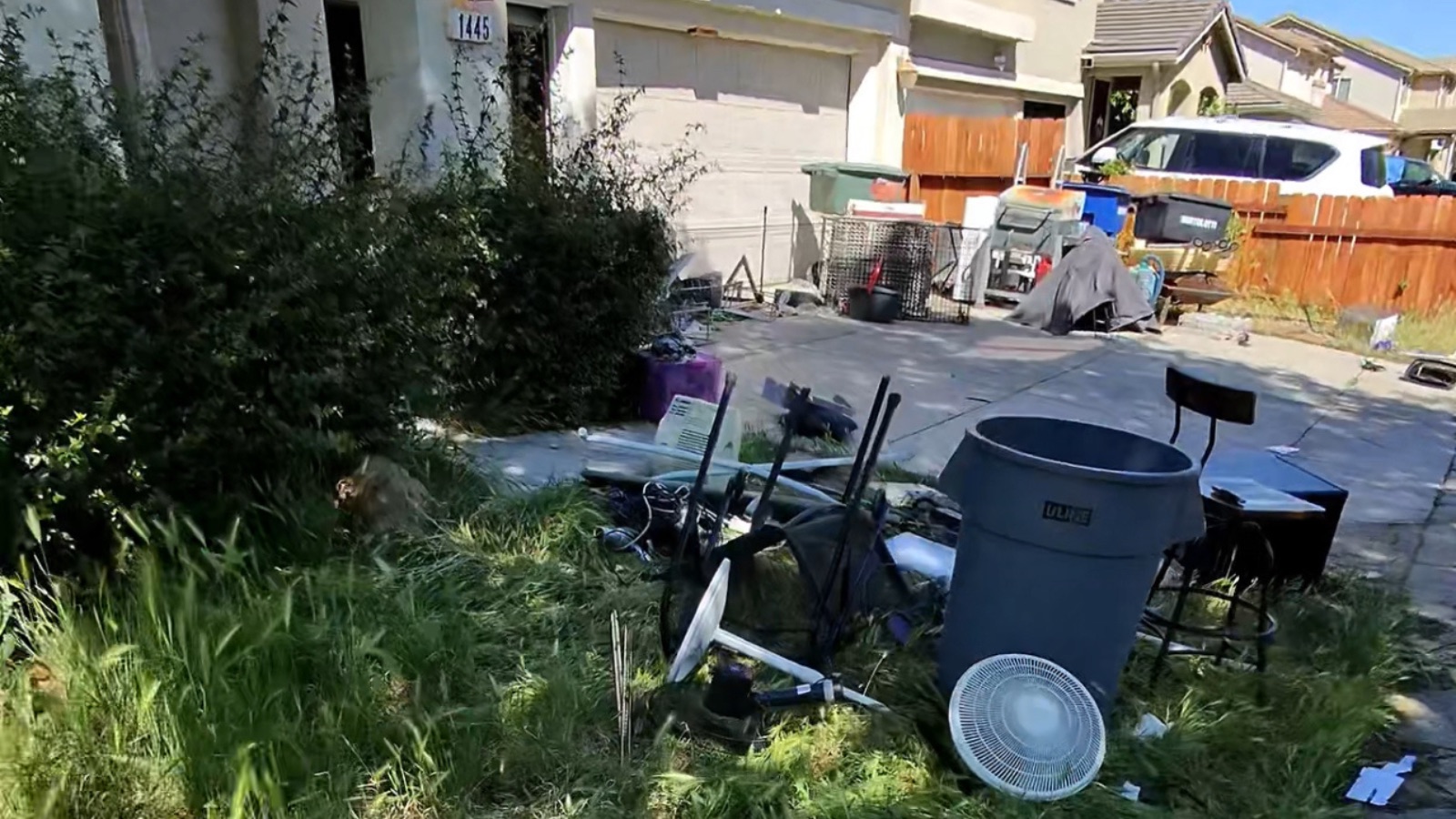 Property cleanouts in Los Banos California cleaning hoarder home safely