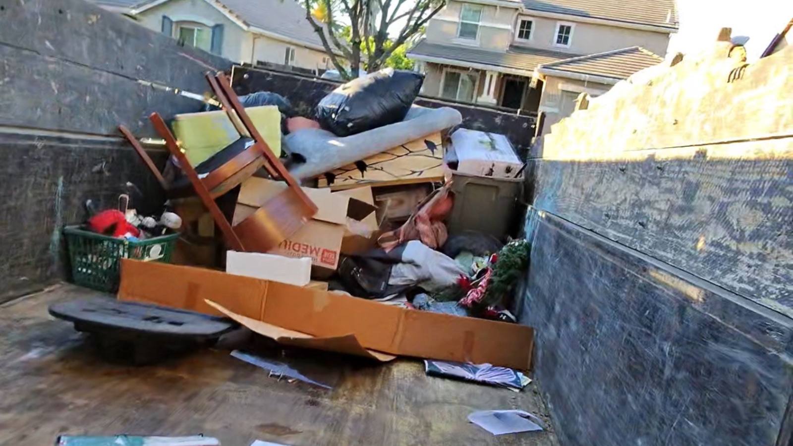 Property cleanouts in Los Banos California fast and reliable full property cleanup