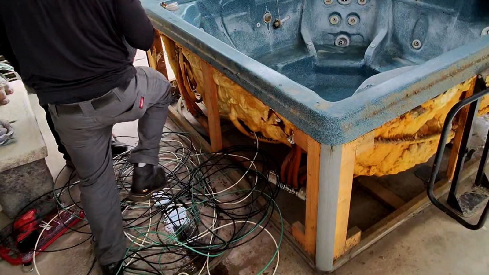 Hot tub & spa removal in Turlock, California